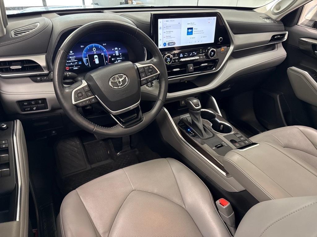 used 2023 Toyota Highlander car, priced at $43,950