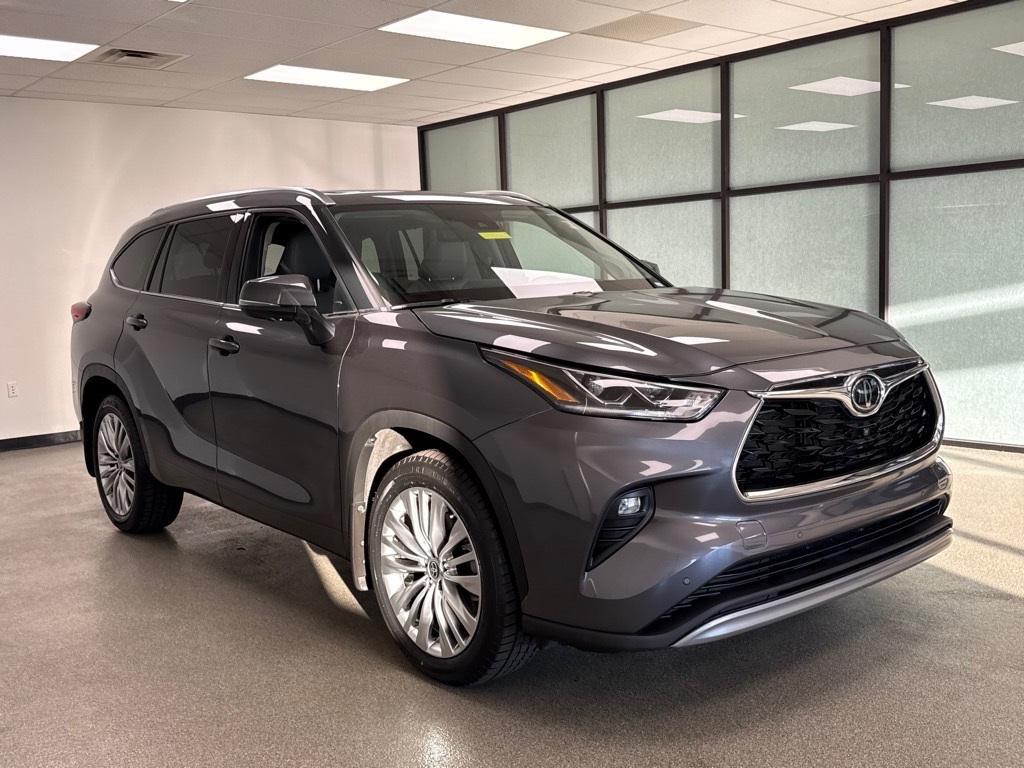 used 2023 Toyota Highlander car, priced at $43,950