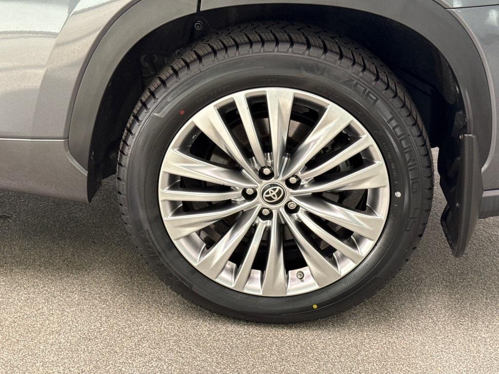 used 2023 Toyota Highlander car, priced at $43,950