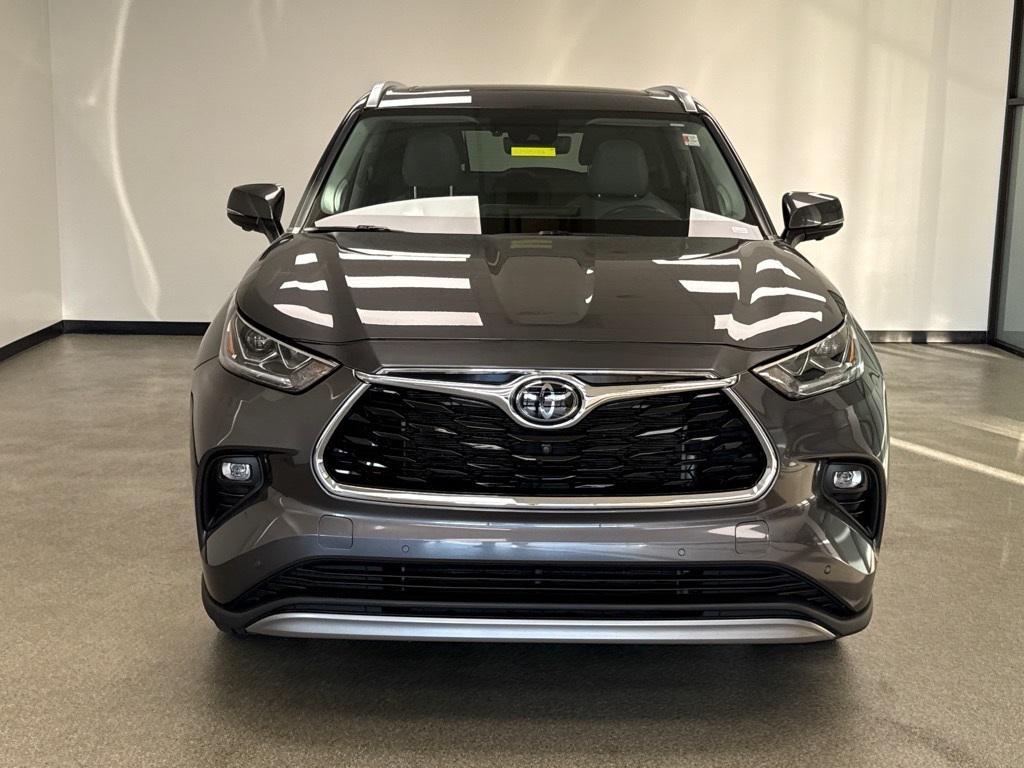 used 2023 Toyota Highlander car, priced at $43,950