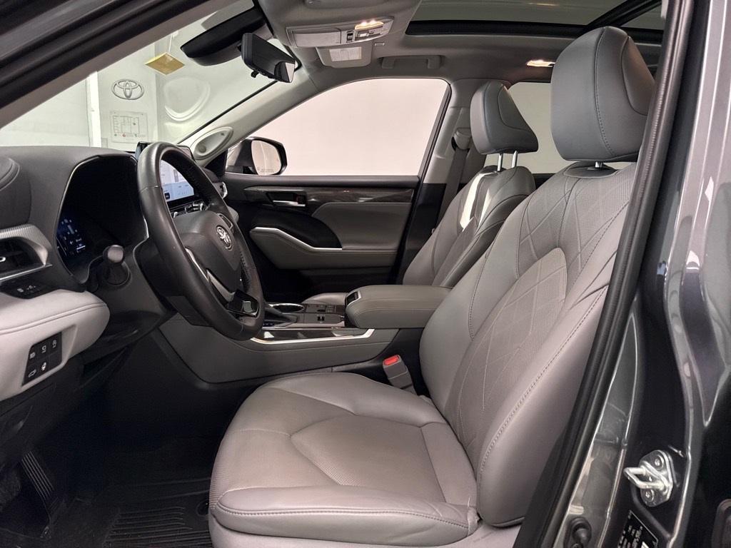 used 2023 Toyota Highlander car, priced at $43,950