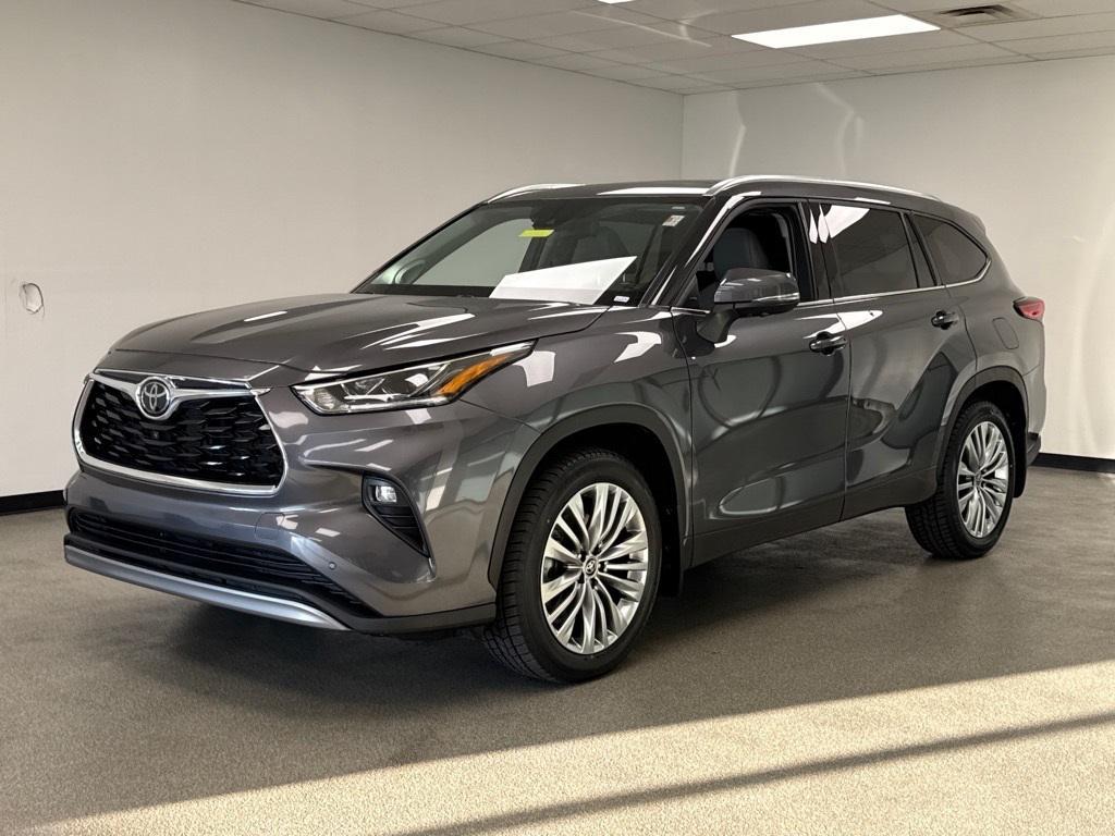 used 2023 Toyota Highlander car, priced at $43,950