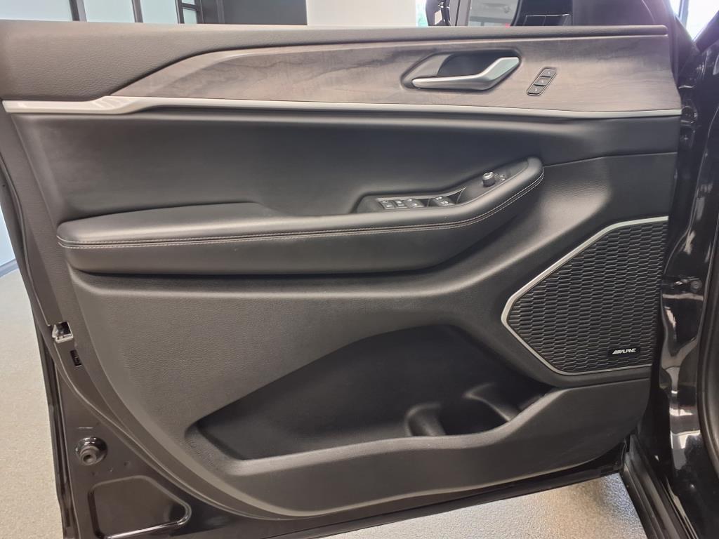 used 2022 Jeep Grand Cherokee car, priced at $28,950