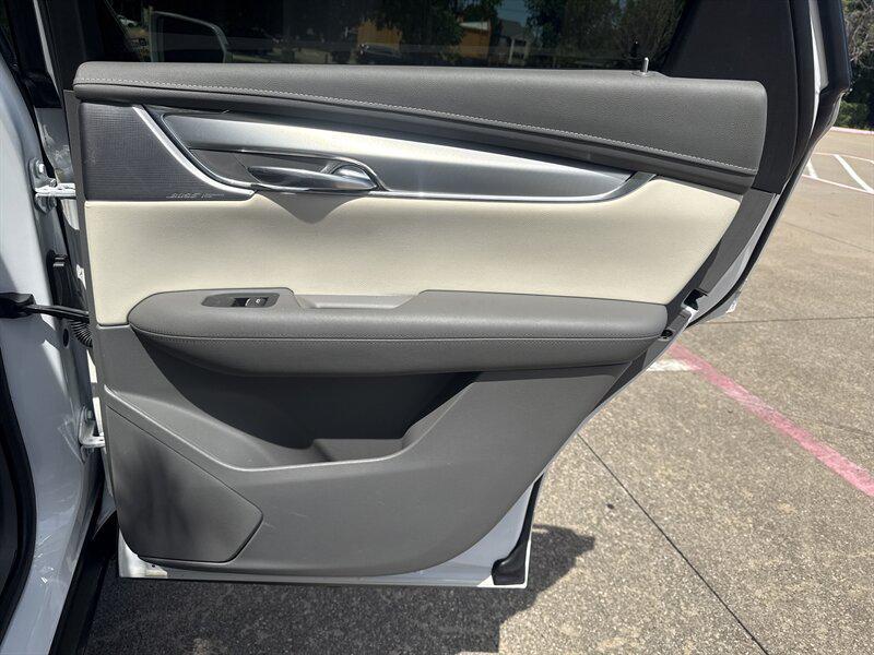 used 2020 Cadillac XT5 car, priced at $21,888