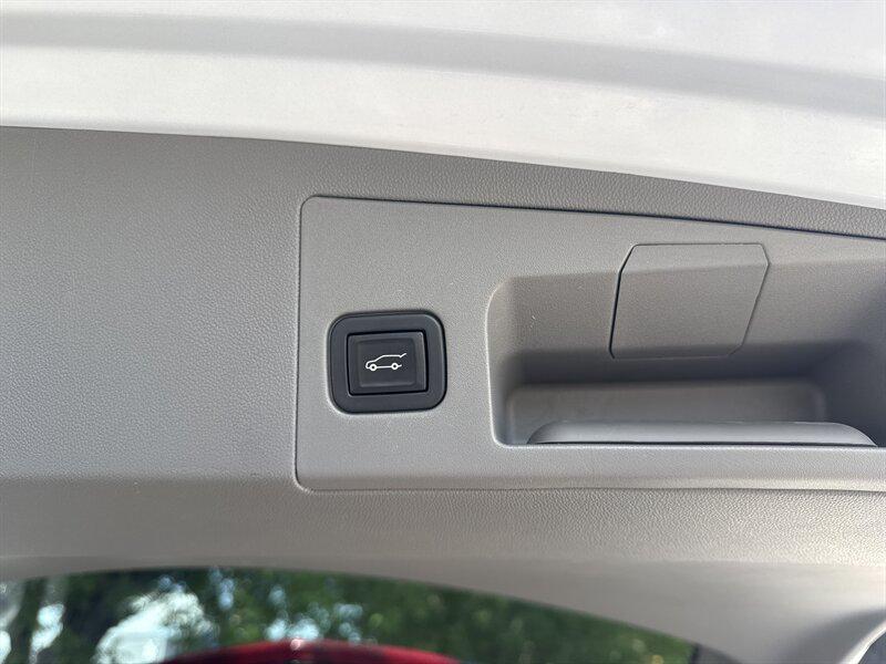 used 2020 Cadillac XT5 car, priced at $21,888