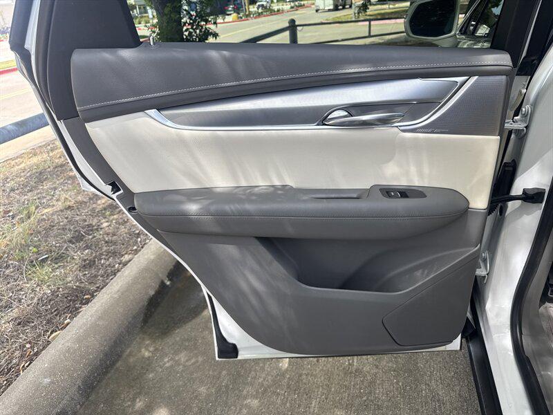 used 2020 Cadillac XT5 car, priced at $21,888