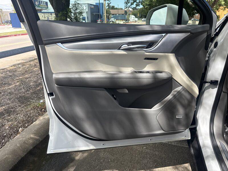 used 2020 Cadillac XT5 car, priced at $21,888