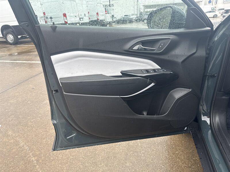 used 2025 Chevrolet Trax car, priced at $22,888