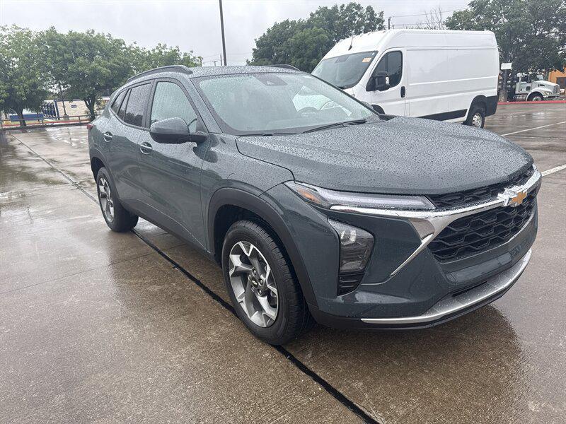 used 2025 Chevrolet Trax car, priced at $22,888