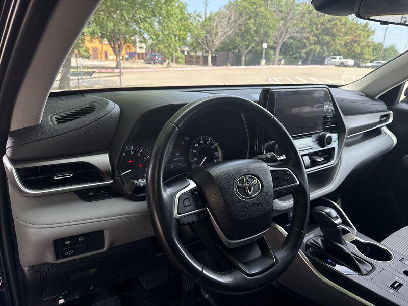 used 2023 Toyota Highlander car, priced at $32,888