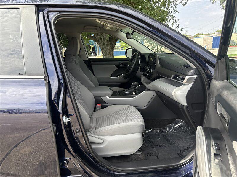 used 2023 Toyota Highlander car, priced at $32,888