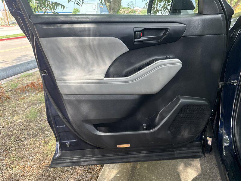 used 2023 Toyota Highlander car, priced at $32,888