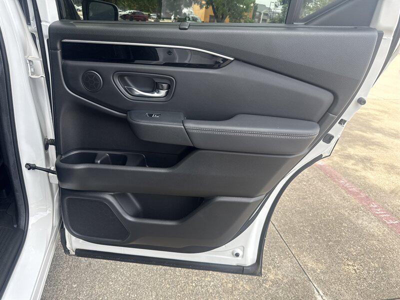 used 2025 Honda Pilot car, priced at $36,888