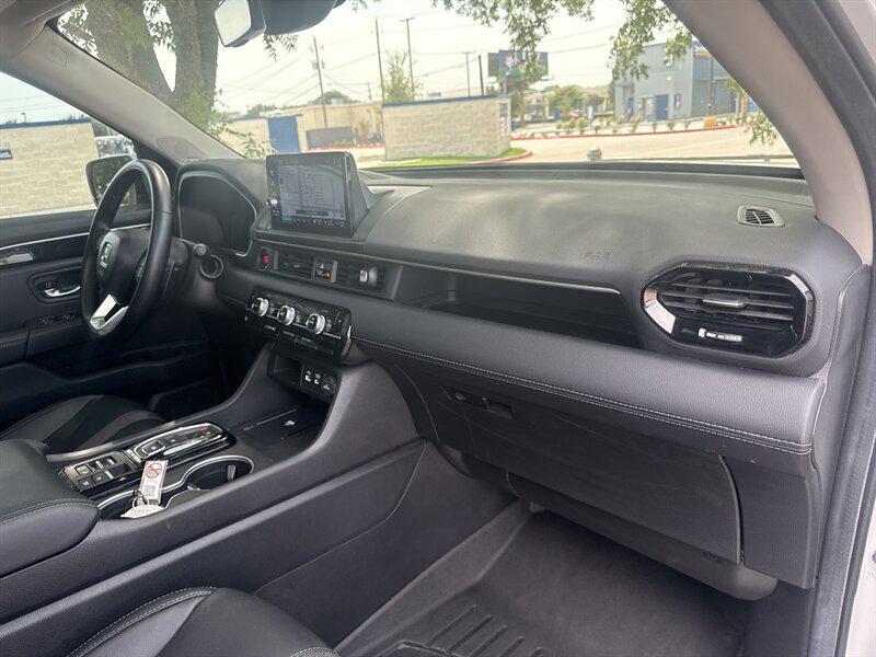 used 2025 Honda Pilot car, priced at $36,888