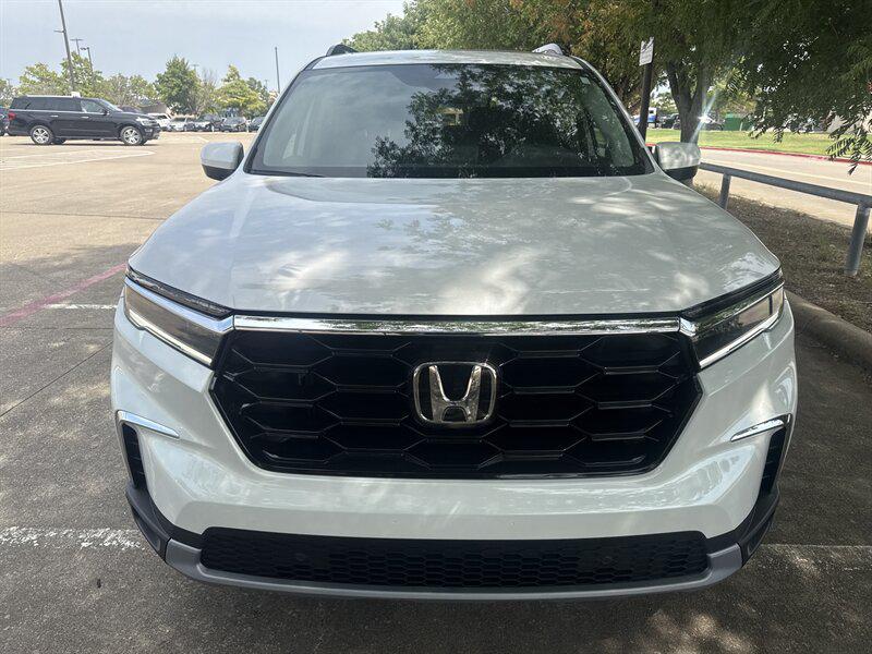 used 2025 Honda Pilot car, priced at $36,888
