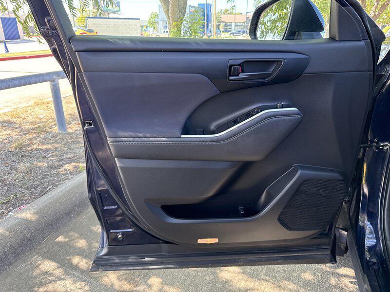 used 2023 Toyota Highlander car, priced at $29,888
