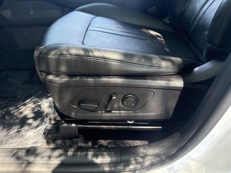 used 2024 Kia Sorento car, priced at $26,888