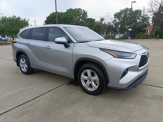 used 2025 Toyota Highlander car, priced at $39,998