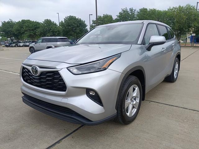used 2025 Toyota Highlander car, priced at $39,998