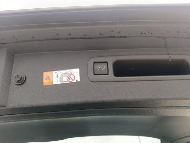 used 2025 Toyota Highlander car, priced at $39,998