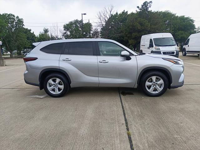 used 2025 Toyota Highlander car, priced at $39,998
