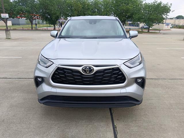 used 2025 Toyota Highlander car, priced at $39,998