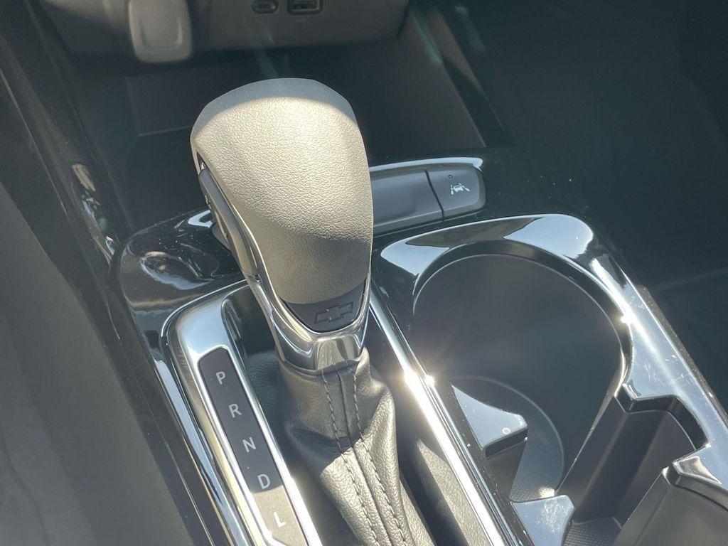 new 2025 Chevrolet Trax car, priced at $26,219