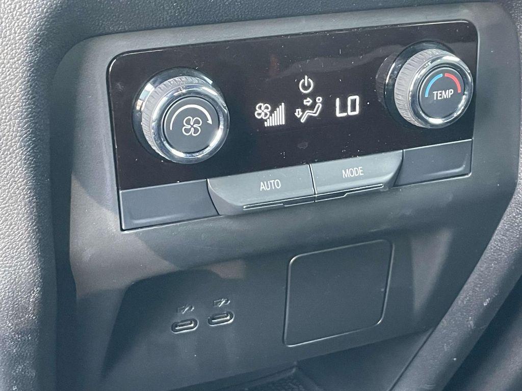 used 2025 Chevrolet Traverse car, priced at $39,900