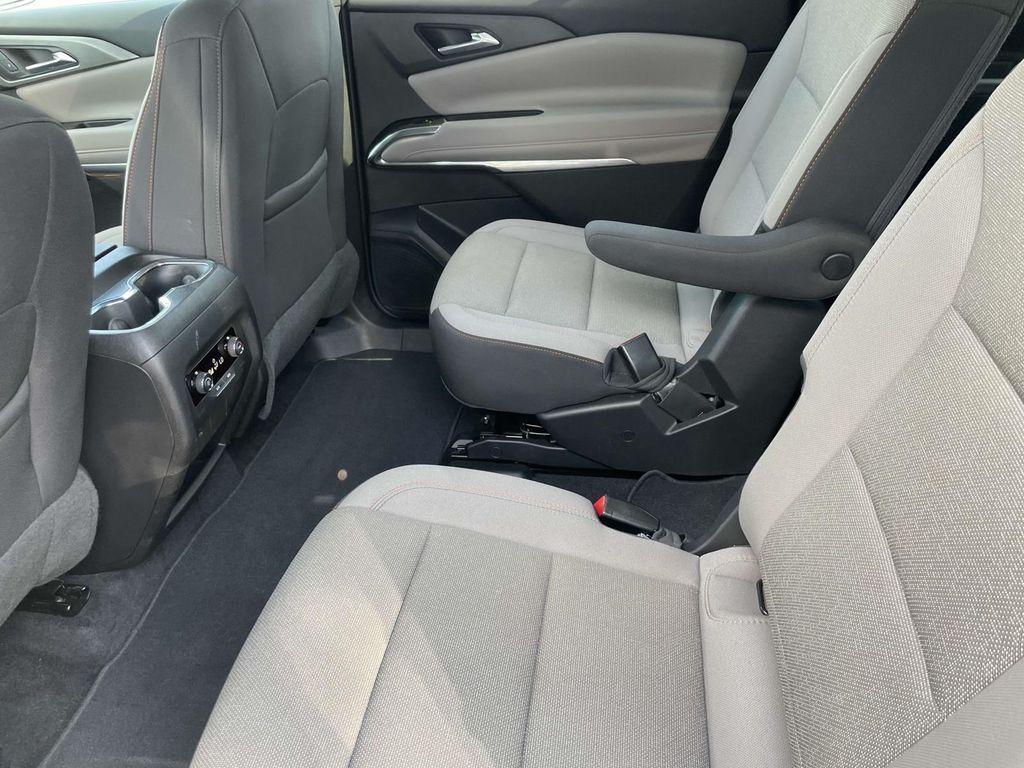 used 2025 Chevrolet Traverse car, priced at $39,900