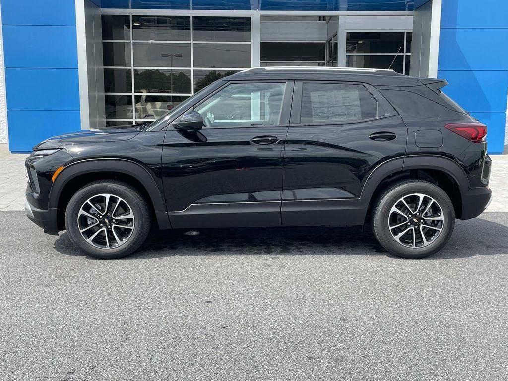 new 2025 Chevrolet TrailBlazer car, priced at $25,990