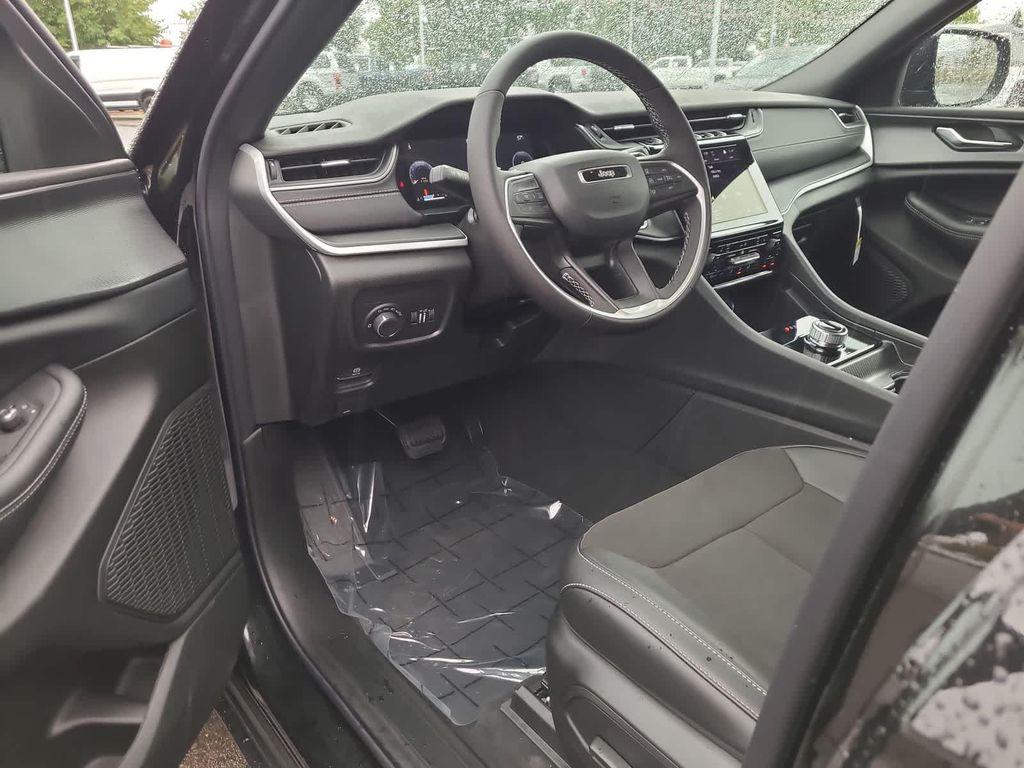 new 2025 Jeep Grand Cherokee L car, priced at $42,999