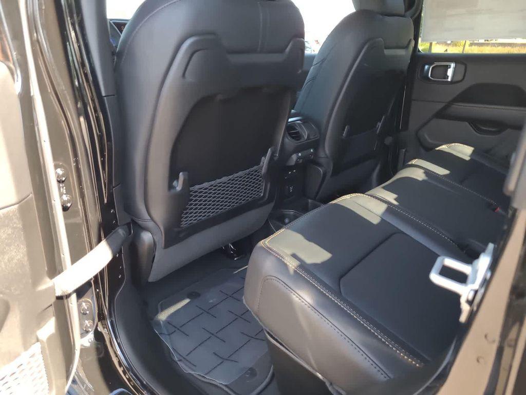 new 2025 Jeep Gladiator car, priced at $41,999