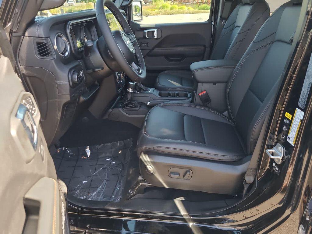 new 2025 Jeep Gladiator car, priced at $41,999