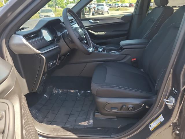 new 2025 Jeep Grand Cherokee car, priced at $39,972