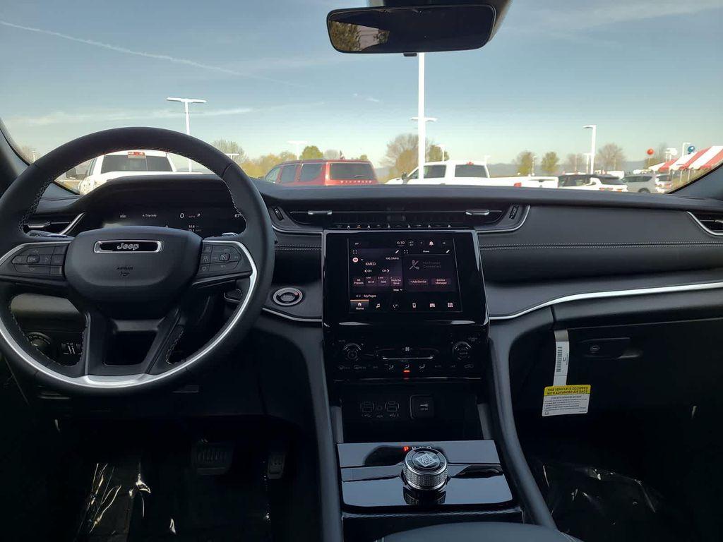 new 2025 Jeep Grand Cherokee car, priced at $34,999