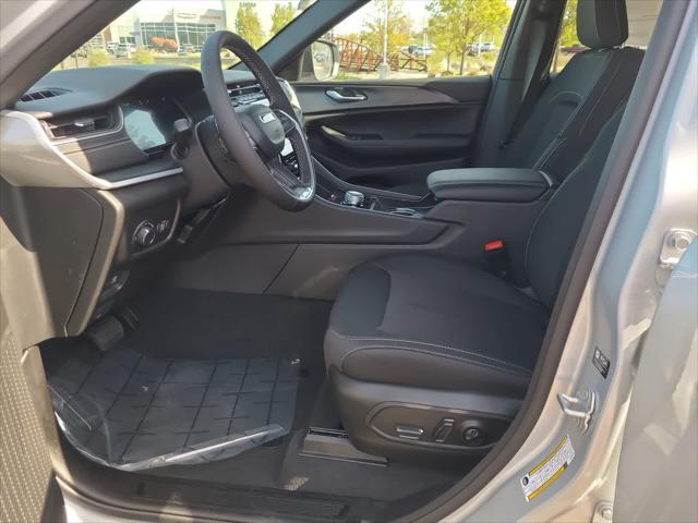 new 2025 Jeep Grand Cherokee car, priced at $35,999