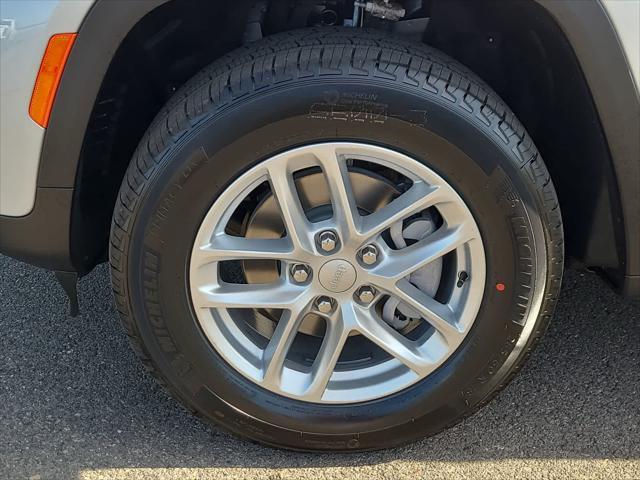 new 2025 Jeep Grand Cherokee car, priced at $35,999