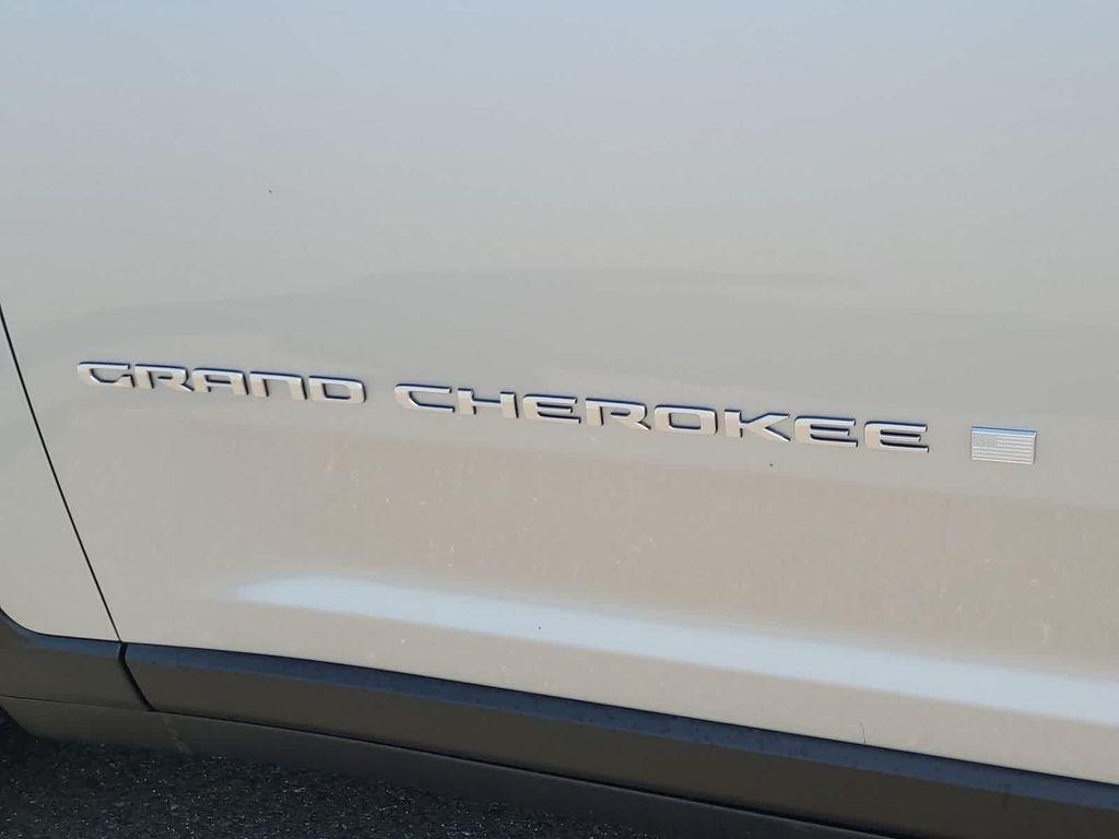 new 2025 Jeep Grand Cherokee car, priced at $34,999