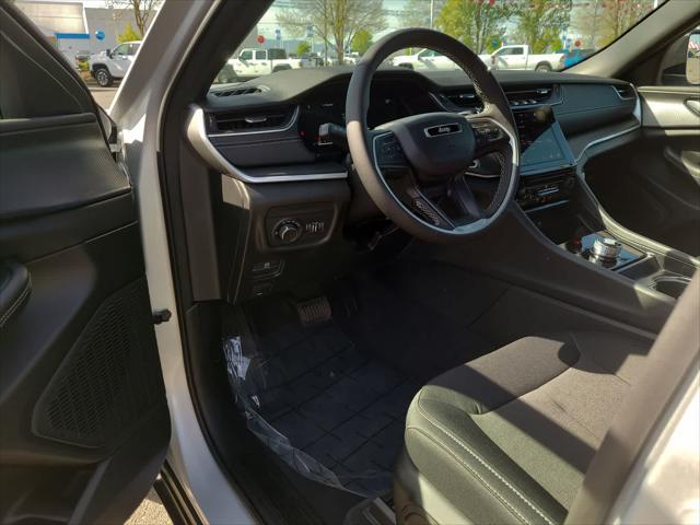 new 2025 Jeep Grand Cherokee car, priced at $35,999
