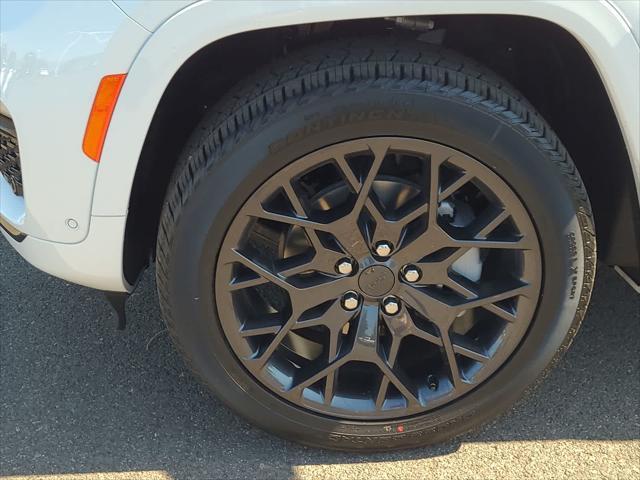 new 2025 Jeep Grand Cherokee car, priced at $61,999