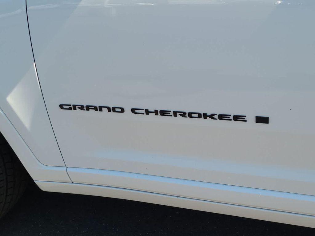 new 2025 Jeep Grand Cherokee car, priced at $61,999