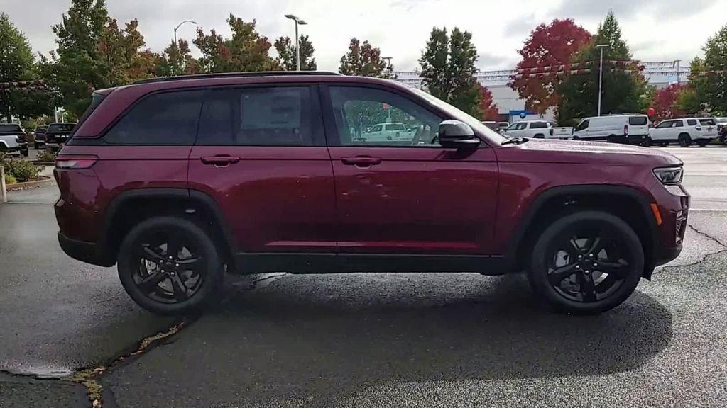 new 2025 Jeep Grand Cherokee car, priced at $48,999