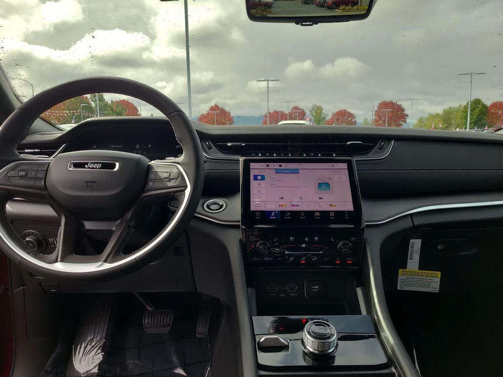 new 2025 Jeep Grand Cherokee car, priced at $48,999