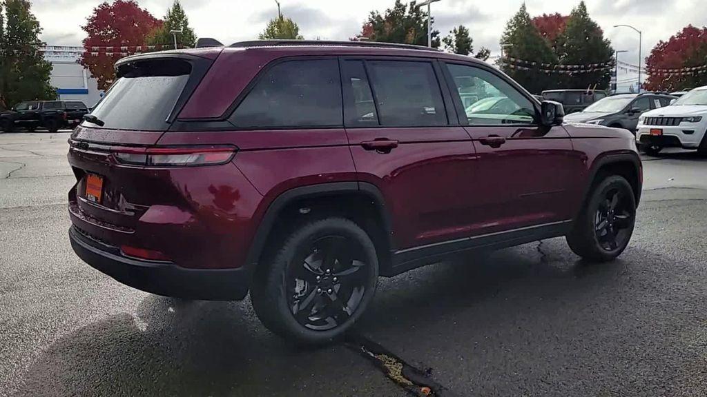 new 2025 Jeep Grand Cherokee car, priced at $48,999