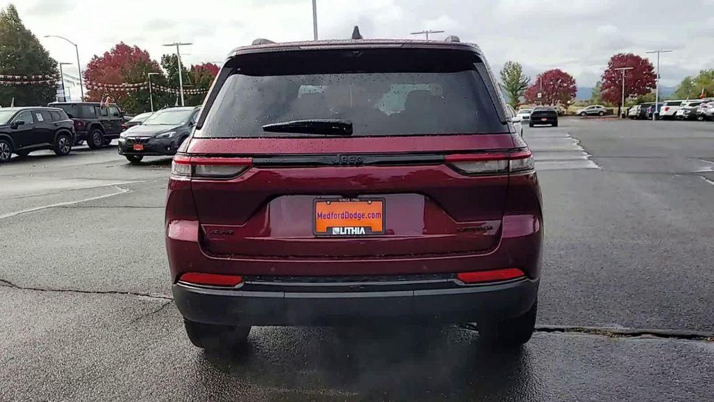 new 2025 Jeep Grand Cherokee car, priced at $48,999