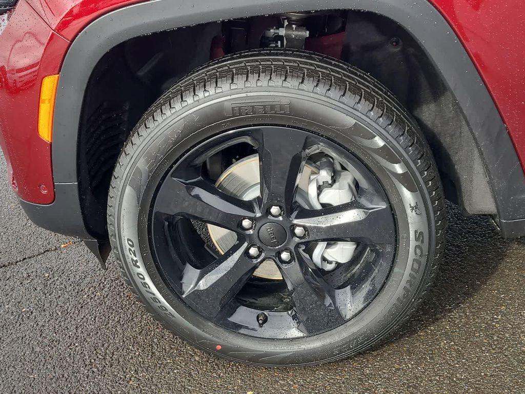 new 2025 Jeep Grand Cherokee car, priced at $48,999