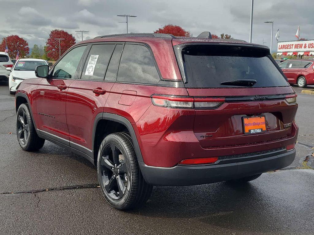 new 2025 Jeep Grand Cherokee car, priced at $48,999