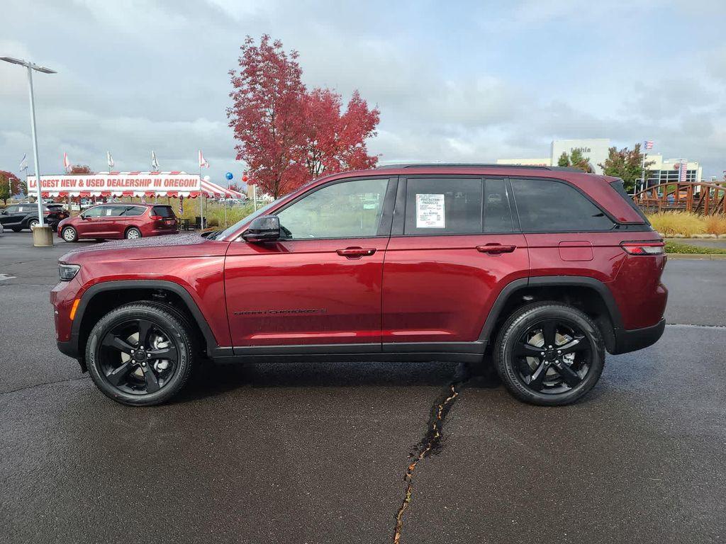 new 2025 Jeep Grand Cherokee car, priced at $48,999