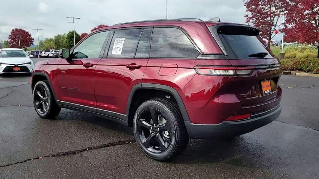 new 2025 Jeep Grand Cherokee car, priced at $48,999