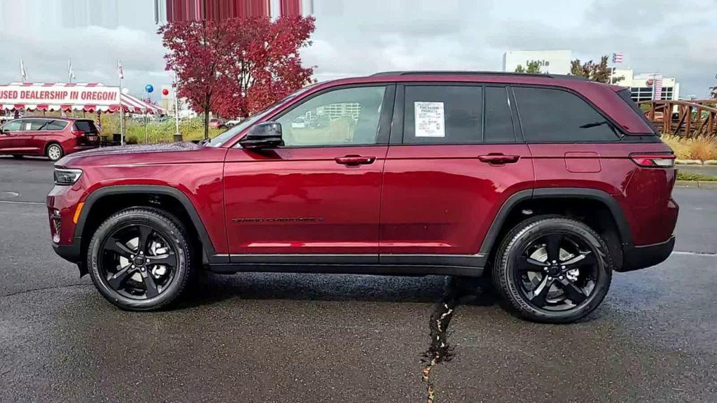 new 2025 Jeep Grand Cherokee car, priced at $48,999